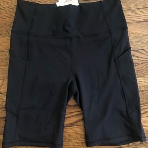 Fabletics Oasis High-waisted pocket shorts 9” size M